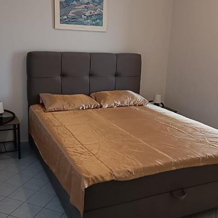 Studio Apartment Jemi Pula Eksteriør billede